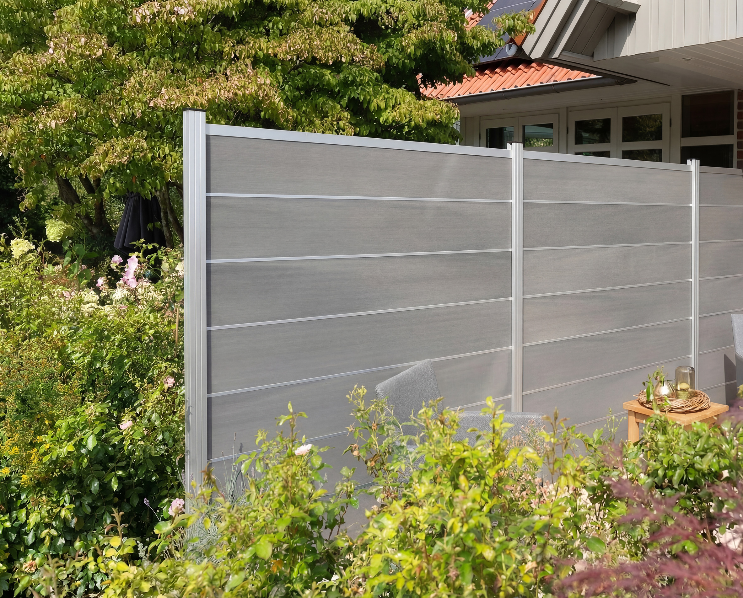 BPC Steckzaun Ameland Exclusive co-extrudiert, ca. 180x180 cm in Amethystgrau/ Aluminium Silber